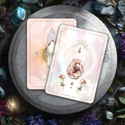 Astral Realms Crystal Oracle : A Gorgeous 33 Oracle Card Deck & Guidebook