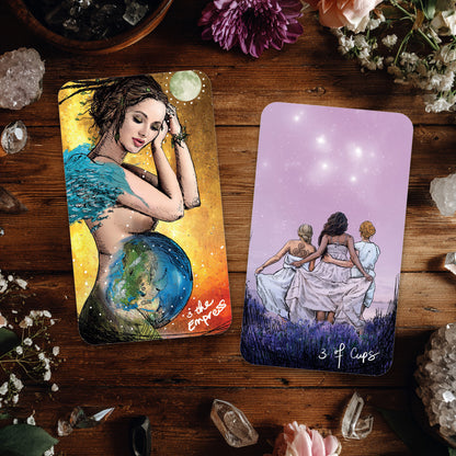Pocket Light Seer's Tarot: Beautiful tarot cards in a Tin Box & Guidebook